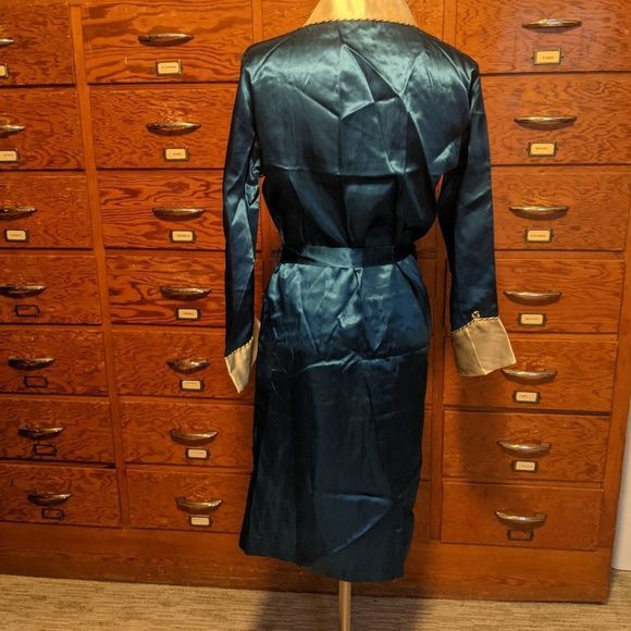 Elegant Blue Satin Robe with Cream Accents - Picture 2 of 8